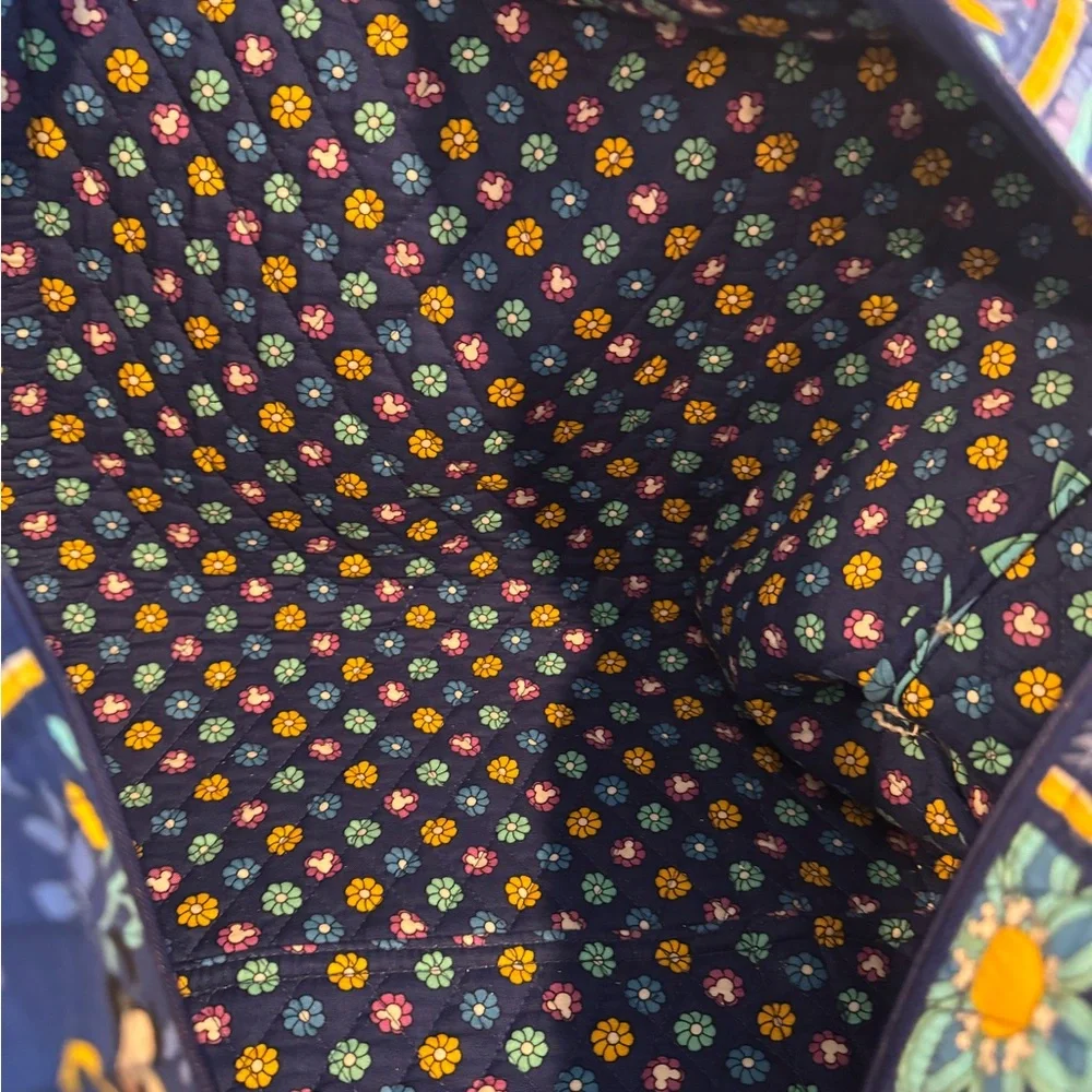 Vera Bradley Disney -Dreaming of Mickey-Duffel Bag – Ltd Edition Blue Quilted - Picture 4 of 6